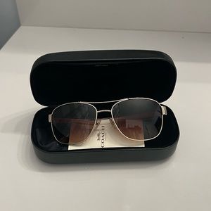 Coach hc7064 926513 It gold crys/It brown
gradient 56 mm women's sunglasses